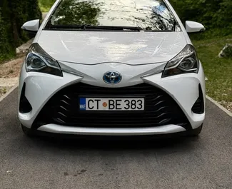 Toyota Yaris 2019 auto rentimine Montenegros, sisaldab ✓ Hübriid kütust ja 105 hobujõudu ➤ Alates 35 EUR päevas.