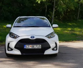 Auto rentimine Toyota Yaris #16615 Automaatne Budvas, varustatud 1,5L mootoriga ➤ Filiplt Montenegros.