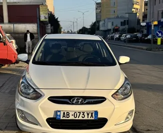 Vue de face d'une location Hyundai Accent à Durres, Albanie ✓ Voiture #16526. ✓ Automatique TM ✓ 0 avis.