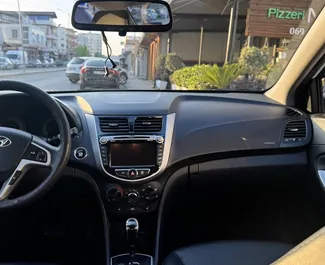 Hyundai Accent 2015 avec Voiture à traction avant système, disponible à Durres.