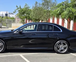 Motore Diesel da 2,9L di Mercedes-Benz E300 2019 per il noleggio a Larnaca.