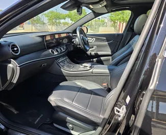 Mercedes-Benz E300 2019 con sistema A trazione integrale, disponibile a Larnaca.