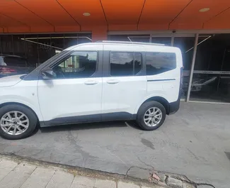 Frontansicht eines Mietwagens Ford Courier in Istanbul, Türkei ✓ Auto Nr.16621. ✓ Schaltgetriebe TM ✓ 0 Bewertungen.
