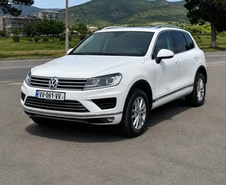 Volkswagen Touareg 2018 для аренды в Тбилиси. Лимит пробега 250 км/день.