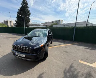 Kiralık bir Jeep Cherokee Tiflis'te, Gürcistan ön görünümü ✓ Araç #16533. ✓ Otomatik TM ✓ 0 yorumlar.