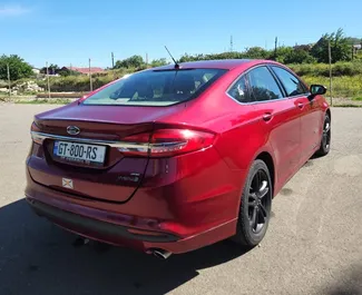 Ford Fusion Sedan kiralama için Gürcistan'da iç mekanı. Harika bir 5 koltuklu araba, Otomatik şanzıman ile.
