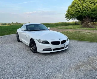 Vista frontal de un BMW Z4 de alquiler en Durres, Albania ✓ Coche n.º 16561. ✓ Automático TM ✓ 0 opiniones.