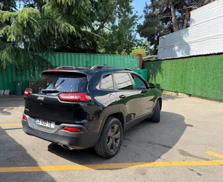 Jeep Cherokee kiralama. Konfor, SUV, Crossover Türünde Araç Kiralama Gürcistan'da ✓ Depozitosuz ✓ TPL sigorta seçenekleri.