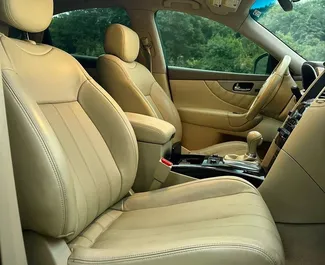 Infiniti QX70 2019 для аренды в Тбилиси. Лимит пробега 250 км/день.
