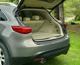 Infiniti QX70 – автомобиль категории Премиум, Люкс напрокат в Грузии ✓ Без депозита ✓ Страхование: ОСАГО, Супер КАСКО, Полное КАСКО, Пассажиры, От угона, Без депозита.