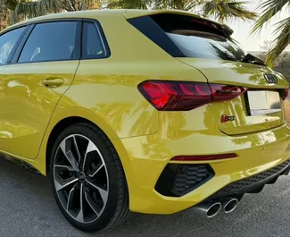 Audi S3 2022 galimas nuomai Alikantėje, su 200 km/dieną kilometrų apribojimu.