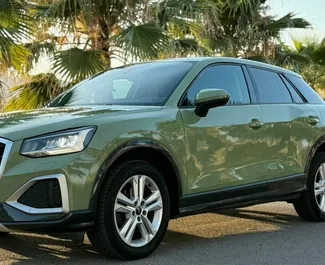 Přední pohled na pronájem Audi Q2 v Alicante, Španělsko ✓ Auto č. 16600. ✓ Převodovka Automatické TM ✓ Recenze 0.