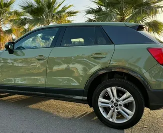 Audi Q2 2023 k dispozici k pronájmu v Alicante, s omezením ujetých kilometrů 250 km/den.