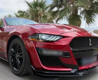 Přední pohled na pronájem Ford Mustang Cabrio v Alicante, Španělsko ✓ Auto č. 16624. ✓ Převodovka Automatické TM ✓ Recenze 0.