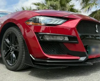 Pronájem auta Ford Mustang Cabrio 2022 ve Španělsku, s palivem Benzín a výkonem  koní ➤ Cena od 200 EUR za den.