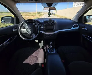 Двигатель Бензин 2,4 л. – Арендуйте Dodge Journey в Тбилиси.
