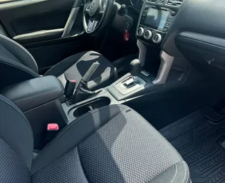 Салон Subaru Forester для аренды в Грузии. Отличный 5-местный автомобиль. ✓ Коробка Автомат.
