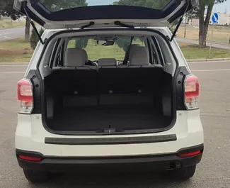 Subaru Forester 2017 для аренды в Тбилиси. Лимит пробега 250 км/день.