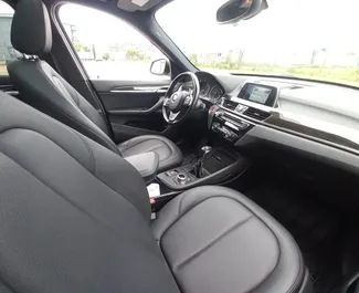 Benzin 2,0L Motor von BMW X1 2017 zur Miete in Tiflis.
