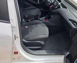 Alquiler de Peugeot 208. Coche Economía, Confort para alquilar en Montenegro ✓ Sin depósito ✓ opciones de seguro TPL, Pasajeros, En el extranjero, Sin depósito.