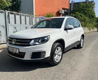 Frontansicht eines Mietwagens Volkswagen Tiguan in Tiflis, Georgien ✓ Auto Nr.16676. ✓ Automatisch TM ✓ 0 Bewertungen.