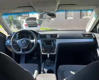 Vermietung Volkswagen Passat. Komfort Fahrzeug zur Miete in Georgien ✓ Kaution Einzahlung von 200 GEL ✓ Versicherungsoptionen KFZ-HV.