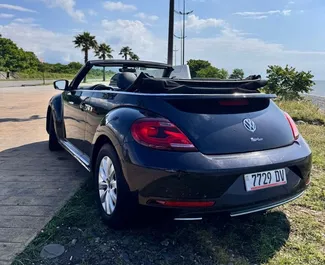Frontansicht eines Mietwagens Volkswagen Beetle Cabrio in Batumi, Georgien ✓ Auto Nr.16669. ✓ Automatisch TM ✓ 0 Bewertungen.
