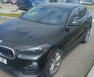 Frontansicht eines Mietwagens BMW X2 in Tiflis, Georgien ✓ Auto Nr.16647. ✓ Automatisch TM ✓ 0 Bewertungen.