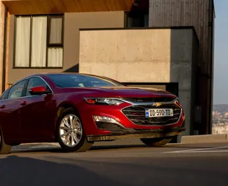 Frontansicht eines Mietwagens Chevrolet Malibu in Tiflis, Georgien ✓ Auto Nr.16813. ✓ Automatisch TM ✓ 0 Bewertungen.