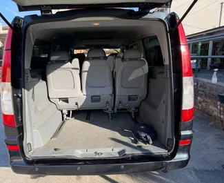 Mercedes-Benz Viano 2012 disponibile per il noleggio all'aeroporto di Tirana, con limite di chilometraggio di illimitato.