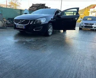 Nomas automašīnas priekšskats Volvo V60 Durresā, Albānija ✓ Automašīna #16672. ✓ Pārnesumu kārba Rokasgrāmata TM ✓ Atsauksmes 0.