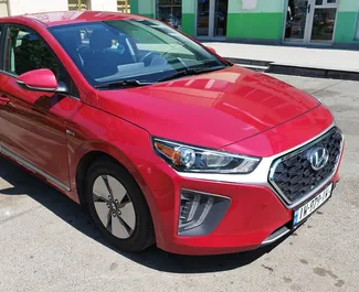 Hyundai Ioniq 2022 beschikbaar voor verhuur in Tbilisi, met een kilometerlimiet van onbeperkt.