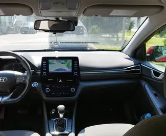 Hybride motor van 1,6L van Hyundai Ioniq 2022 te huur in Tbilisi.