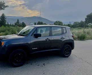 Predný pohľad na prenajaté auto Jeep Renegade v v Tbilisi, Georgia ✓ Auto č. 16761. ✓ Prevodovka Automatické TM ✓ Hodnotenia 0.