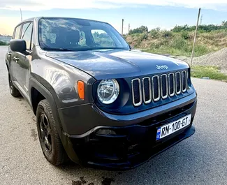 Interiér Jeep Renegade na prenájom v v Gruzínsku. Skvelé auto so sedadlami pre 5 osôb s prevodovkou Automatické.