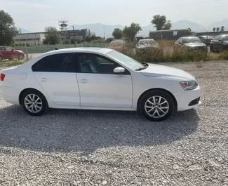 Autohuur Volkswagen Jetta 2014 in in Albanië, met Gas brandstof en 170 pk ➤ Vanaf 28 EUR per dag.