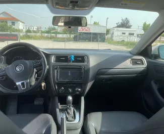Autohuur Volkswagen Jetta #10595 Automatisch in Tirana, uitgerust met 2,5L motor ➤ Van Oltjon in Albanië.