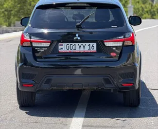 Mitsubishi Outlander Sport kiralama için Ermenistan'da iç mekanı. Harika bir 5 koltuklu araba, Otomatik şanzıman ile.