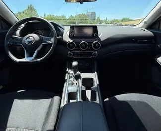 Nissan Sentra 2023 için kiralık Benzin L motor, Erivan'da.