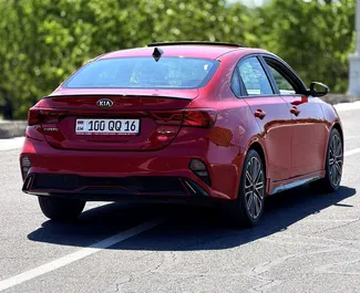 Kia Forte 2021 için kiralık Benzin 2,0L motor, Erivan'da.