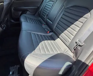 Kia Forte kiralama için Ermenistan'da iç mekanı. Harika bir 5 koltuklu araba, Otomatik şanzıman ile.