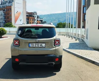 Vooraanzicht van een huurauto Jeep Renegade in Tbilisi, Georgië ✓ Auto #16702. ✓ Transmissie Automatisch TM ✓ 0 beoordelingen.