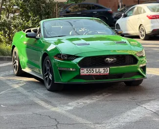 Araç Kiralama Ford Mustang Cabrio #15484 Otomatik Erivan'da, 2,4L motor ile donatılmış ➤ Rafik tarafından Ermenistan'da.