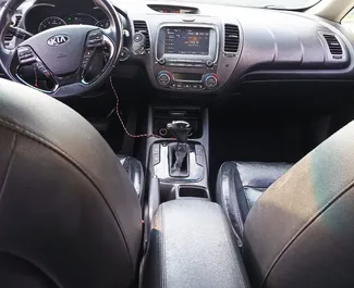Vooraanzicht van een huurauto Kia Cerato in Tbilisi, Georgië ✓ Auto #16808. ✓ Transmissie Automatisch TM ✓ 0 beoordelingen.
