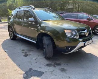 Predný pohľad na prenajaté auto Renault Duster v v Almaty, Kazachstan ✓ Auto č. 16743. ✓ Prevodovka Automatické TM ✓ Hodnotenia 0.
