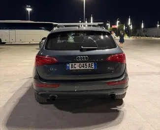 Audi Q5 2014 k dispozici k pronájmu v Tiraně, s omezením ujetých kilometrů neomezené.