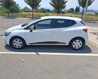 Renault Clio 4 – samochód kategorii Ekonomiczny na wynajem w Czarnogórze ✓ Bez Depozytu ✓ Ubezpieczenie: OC, CDW, Pasażerowie, Zagranica.
