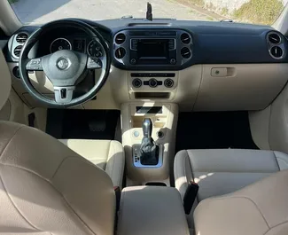 Vermietung Volkswagen Tiguan. Komfort, Crossover Fahrzeug zur Miete in Georgien ✓ Kaution Einzahlung von 200 GEL ✓ Versicherungsoptionen KFZ-HV.