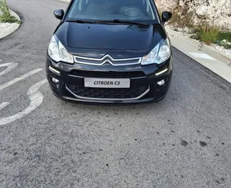 Alquiler de Citroen C3. Coche Economía, Confort para alquilar en Montenegro ✓ Sin depósito ✓ opciones de seguro TPL, Pasajeros, En el extranjero, Sin depósito.