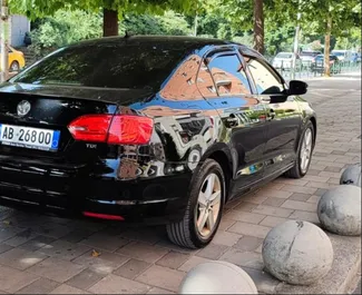 Volkswagen Jetta 2012 beschikbaar voor verhuur in Tirana, met een kilometerlimiet van onbeperkt.